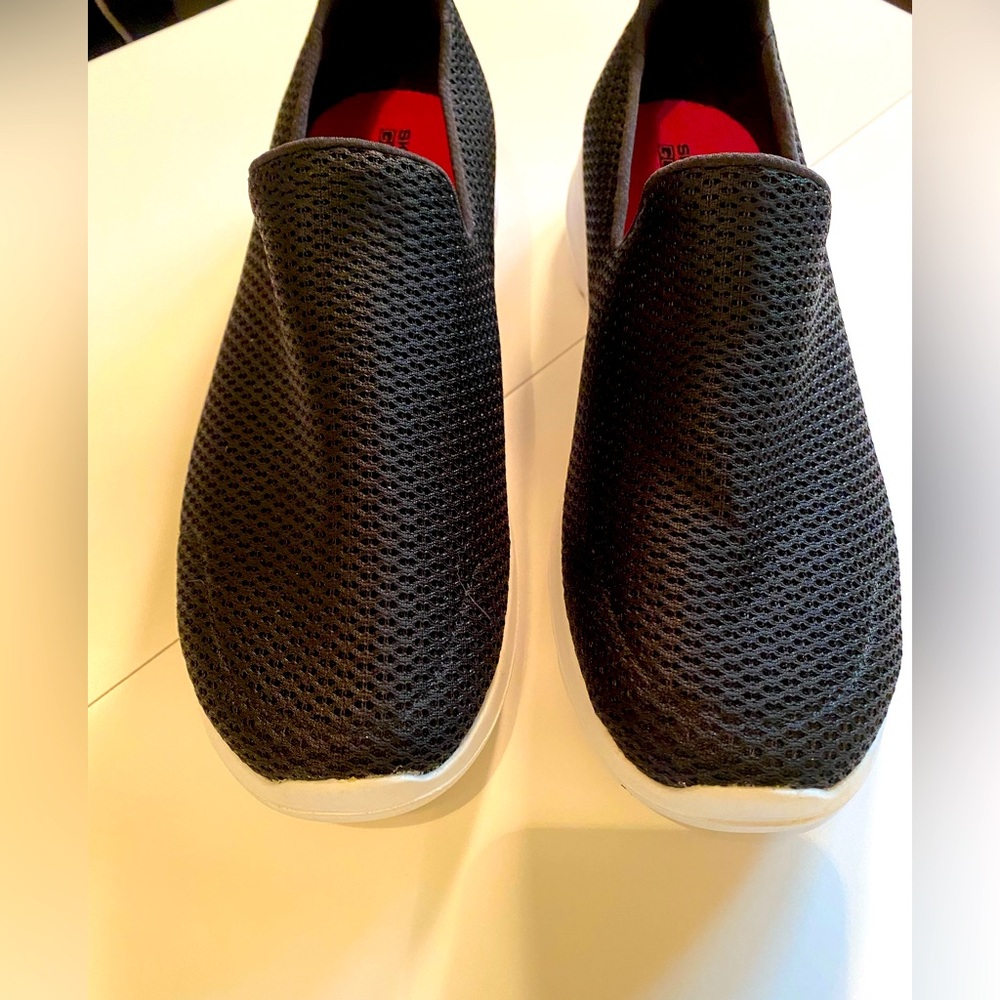 Sketchers GoWalk Black/White Comfort Slip On Breathable Stretch Sneakers